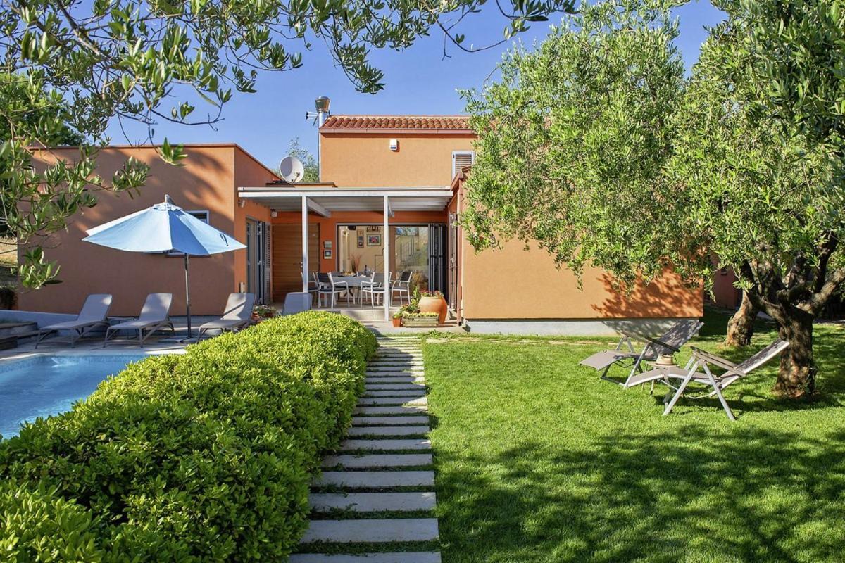 Villa Emili In Medulin - Haus Fuer 4-5 Personen Exterior photo