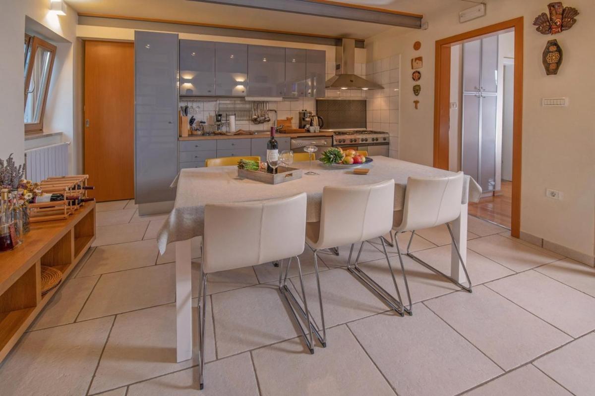 Villa Emili In Medulin - Haus Fuer 4-5 Personen Exterior photo