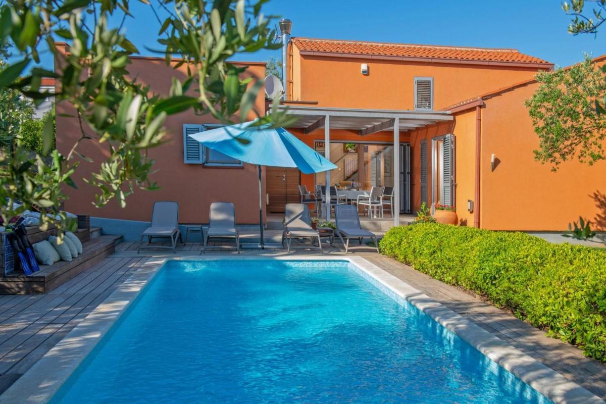 Villa Emili In Medulin - Haus Fuer 4-5 Personen Exterior photo